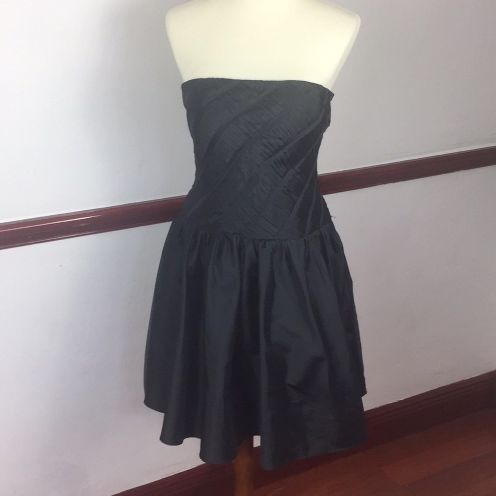 CALVIN KLEIN STRAPLESS BLACK FORMAL